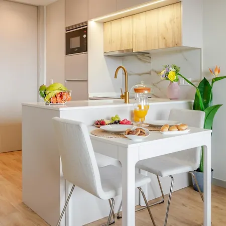 Hostwise - Modern With Rooftop Pool Apartment Vila Nova de Gaia