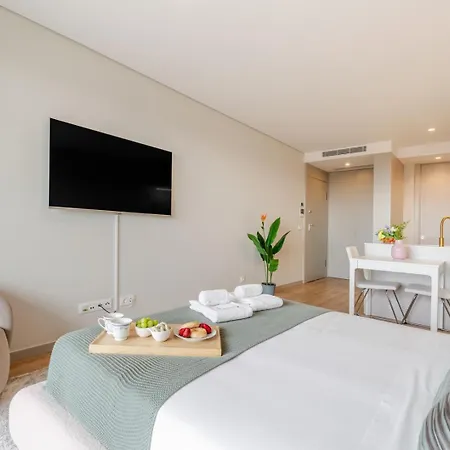 Hostwise - Modern With Rooftop Pool Apartment Vila Nova de Gaia