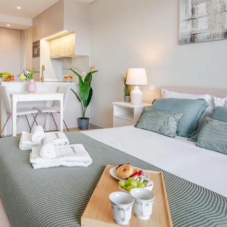 Hostwise - Modern With Rooftop Pool *