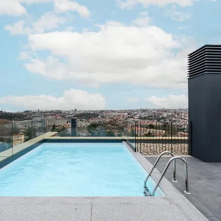 Hostwise - Modern With Rooftop Pool Apartment