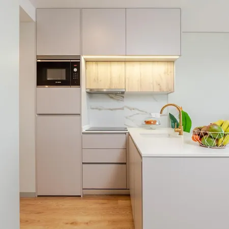 Apartment Hostwise - Modern With Rooftop Pool *