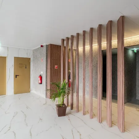 Apartment Hostwise - Modern With Rooftop Pool *