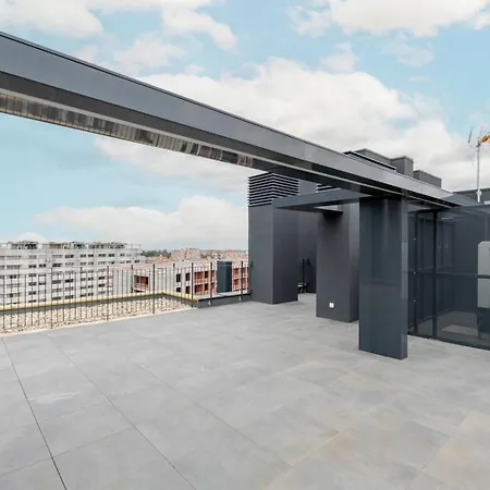 Hostwise - Modern With Rooftop Pool *