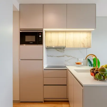 Apartment Hostwise - Modern With Rooftop Pool