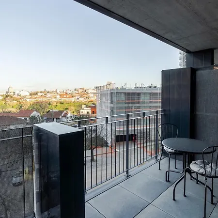 Apartment Hostwise - Modern With Rooftop Pool *