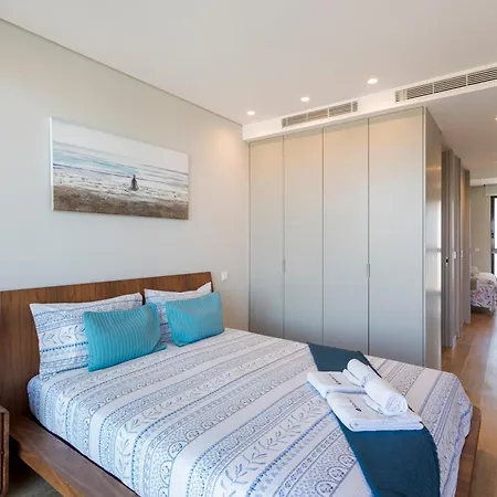 Hostwise - Modern With Rooftop Pool Apartment *