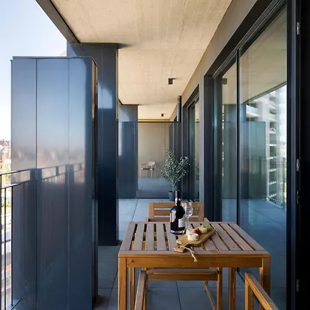 Hostwise - Modern With Rooftop Pool